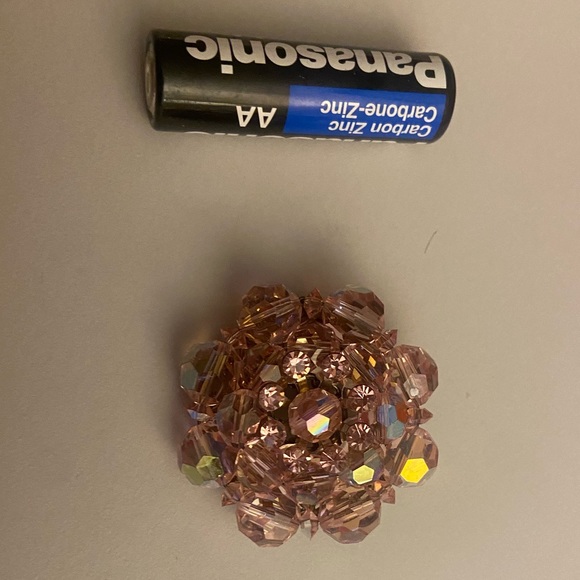 VINTAGE unsigned pink beaded brooch - Picture 3 of 3